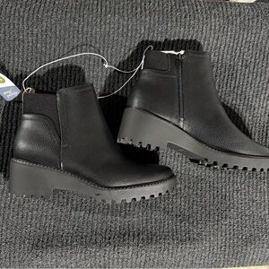 Universal Thread Black Ankle Boots